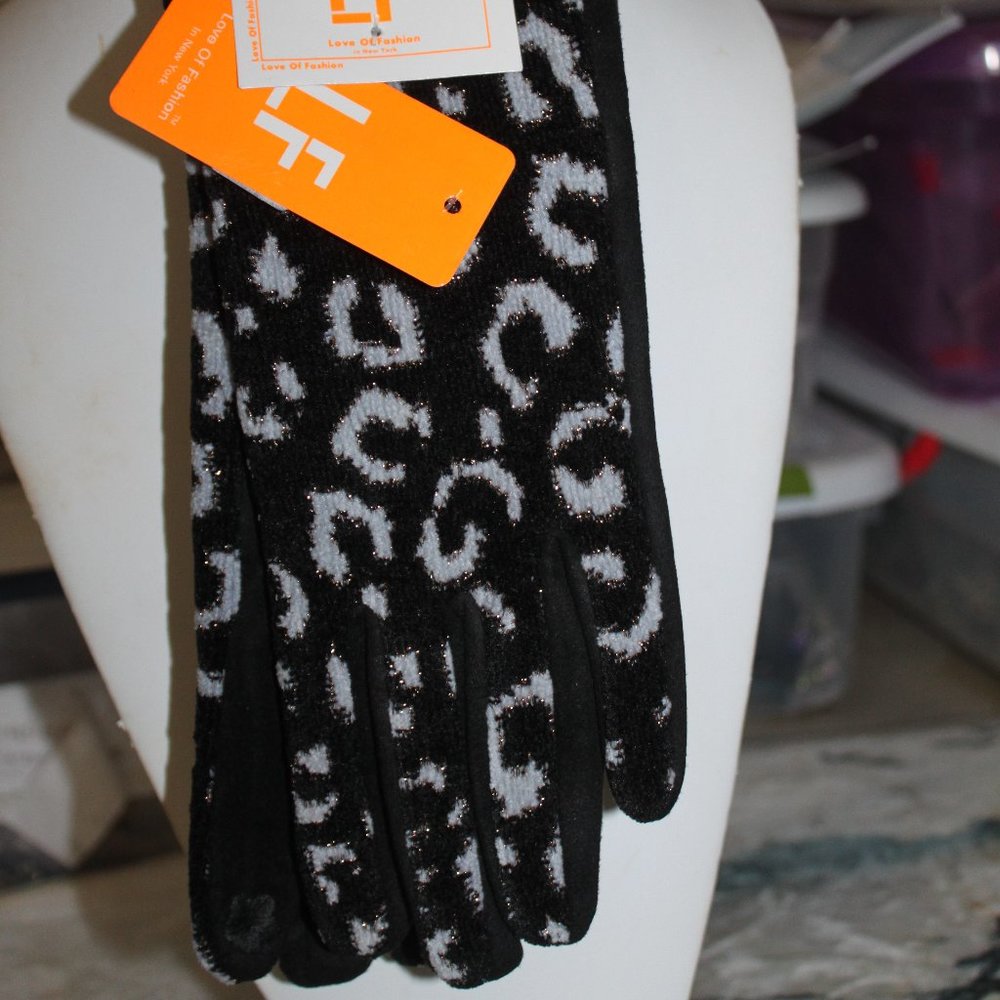 Black/Dark gray Leopard gloves